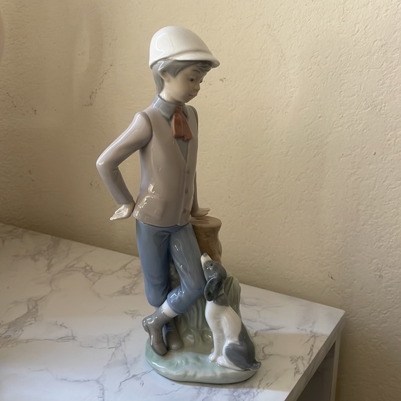 Lladro boy with dog - Picture 3 of 4